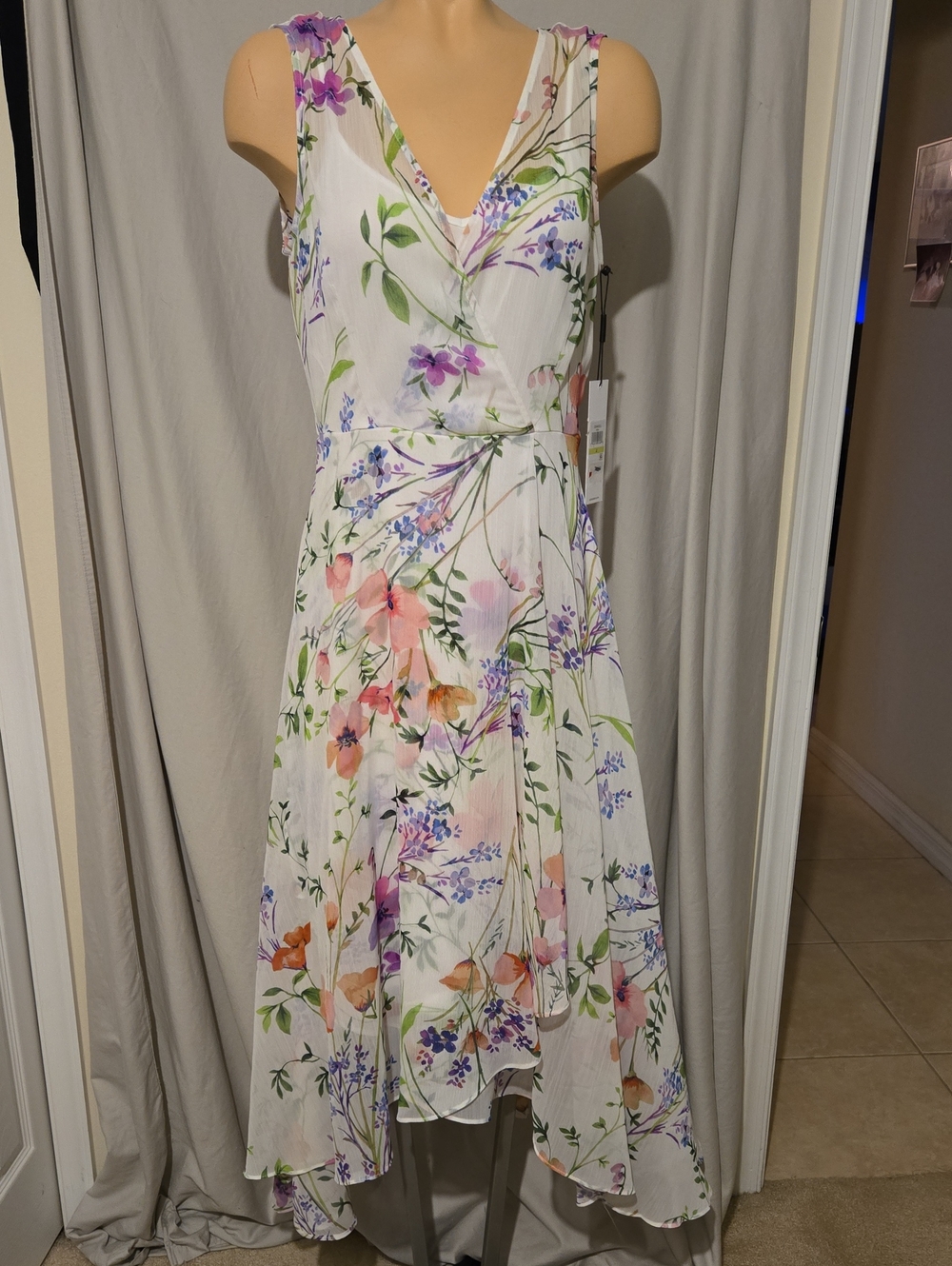 Calvin Klein White Floral V-Neck Sleeveless, Flowy Dress